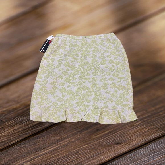 Dalia Women's Size 6 Pastel Green Floral Mini Skirt - Picture 2 of 12